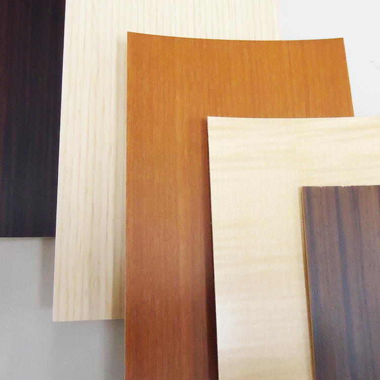 ツキ板と呼ばれる木材を薄くスライスした板材